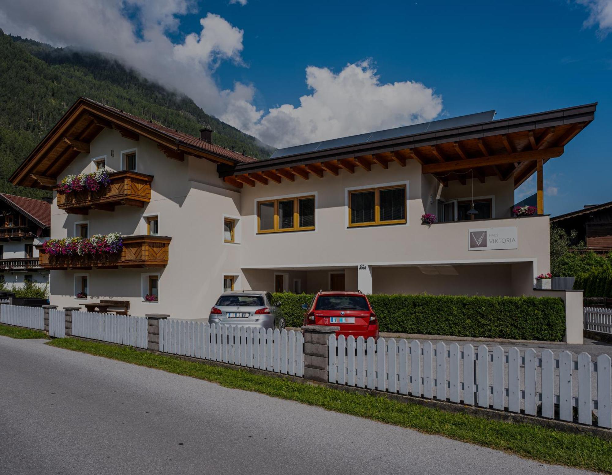 Haus Viktoria Apartment Längenfeld Exterior photo